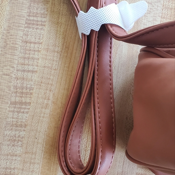 MoDA New York Leather Satchel - Picture 9 of 10